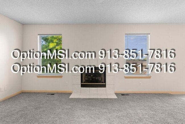 Building Photo - Well Maintained Half Duplex