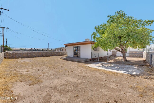 Building Photo - 4945 Sierra Madre Dr
