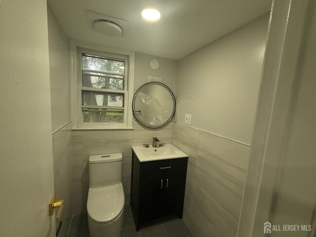 Building Photo - 5 Pelmont Pl