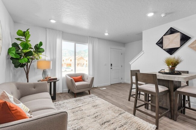 Building Photo - Charming Townhome in Provo, UT  $500 gift card if rented, Pets upon approval