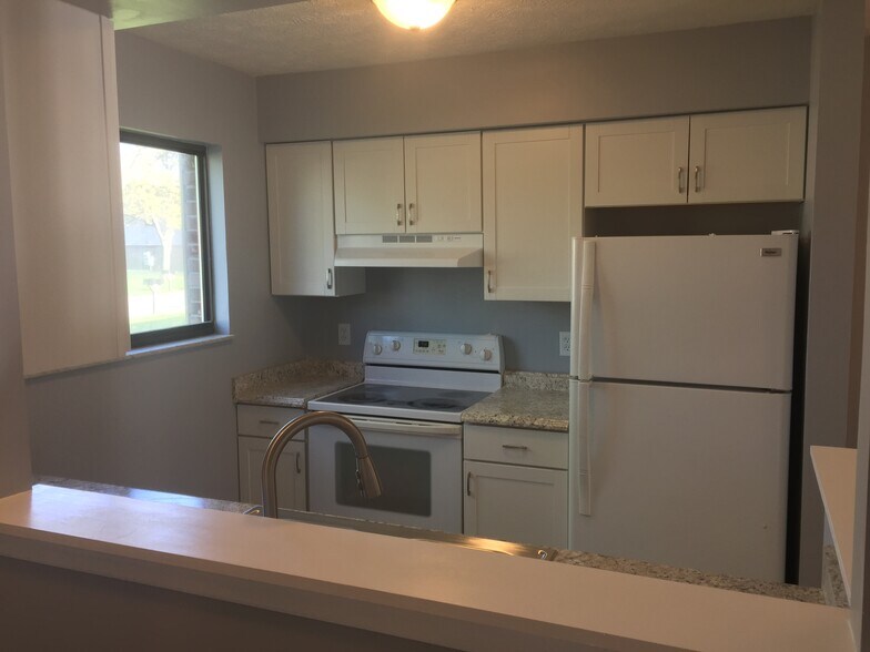 Building Photo - 7767 Betsy Ross Cir