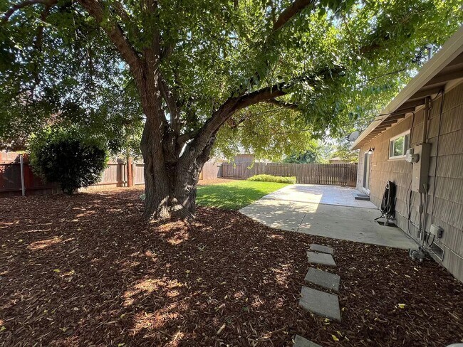 Building Photo - 10528 Coloma Rd