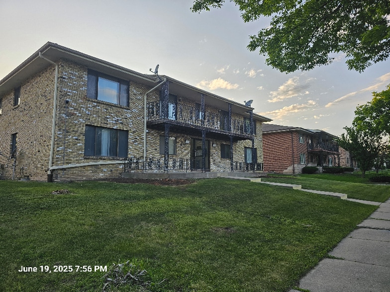 Primary Photo - 4231 N 104th St