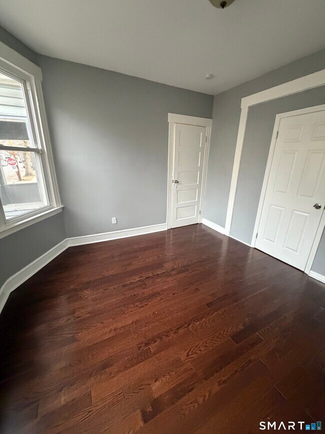 Building Photo - 327 Newhall St