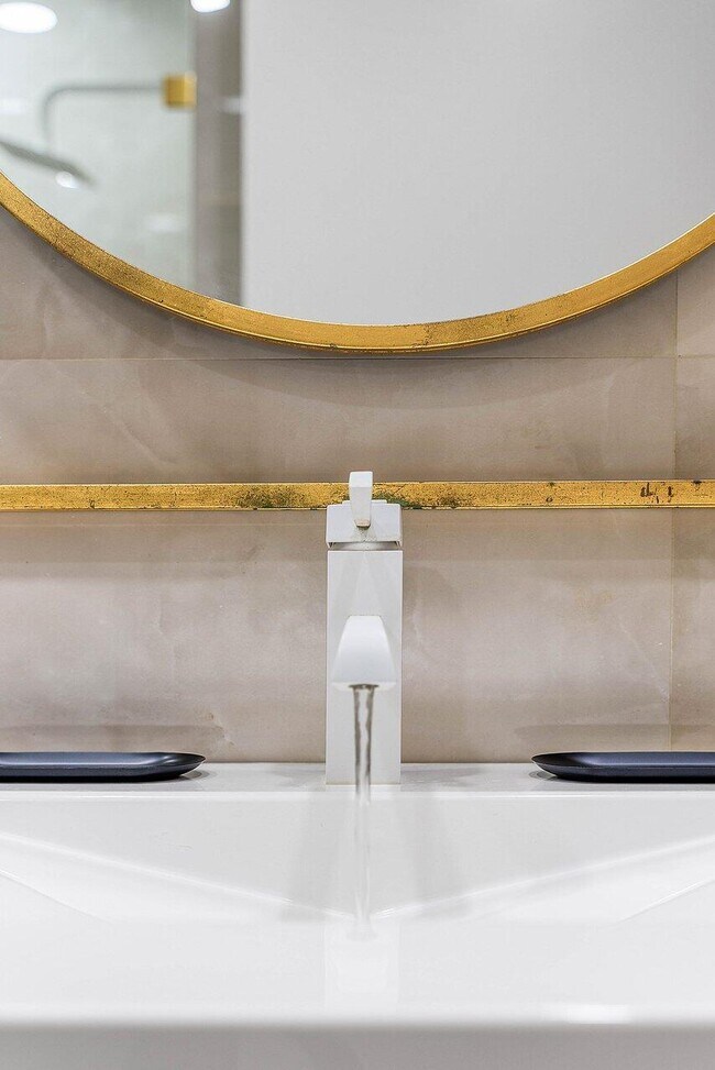 Building Photo - 18 Bristol Ln