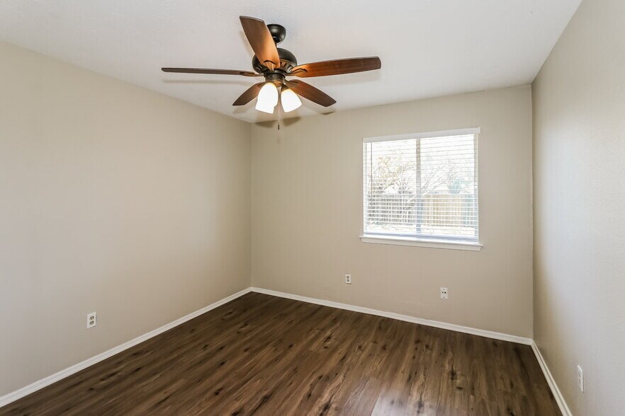 Building Photo - 8443 S Meadow Bird Cir