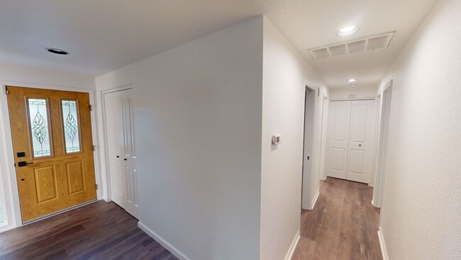 Building Photo - Lake Oswego Gem!!!  Single Level Ranch - Newly Updated