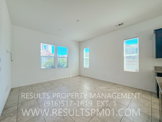 Building Photo - Beautifully upgraded Four bedroom w Loft
