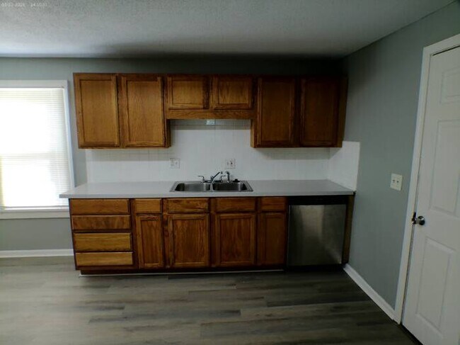 Building Photo - Charming 4-bedroom and 2 full baths home located in Independence, MO.