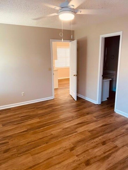 Building Photo - 103 Shea Dr