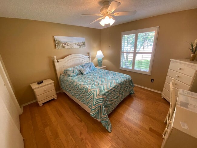 Building Photo - Great Location Turnkey Villa In The Village of Belvedere ANNUAL Lease