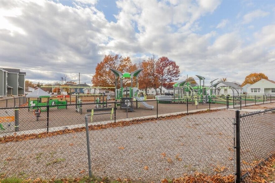 Building Photo - 10 Josephine St