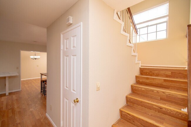 Building Photo - 932 Oak Glen Ln