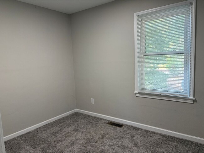 Building Photo - 3 Bedroom, 1.5 Bathroom in Mayodan!