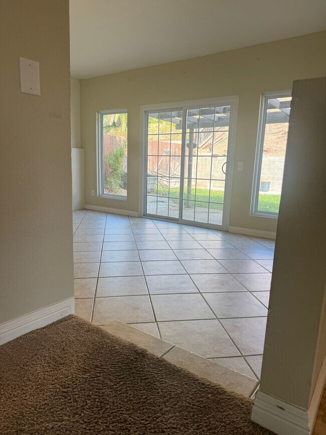 Building Photo - Very Spacious! 3Bed/2.5Bath w/solar panels! Close to Sweetwater Reservoir with plenty of trails!