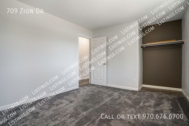 Building Photo - 709 Zion Dr
