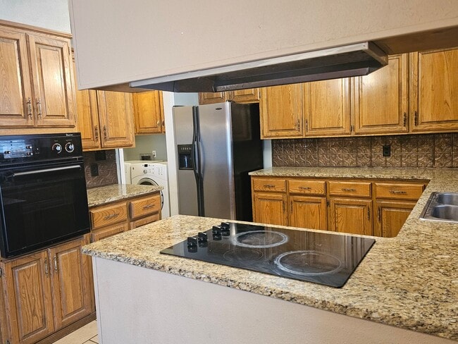 Building Photo - 306 Elfen Glen St