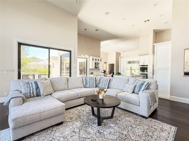 Building Photo - 400 Alexandra Cir