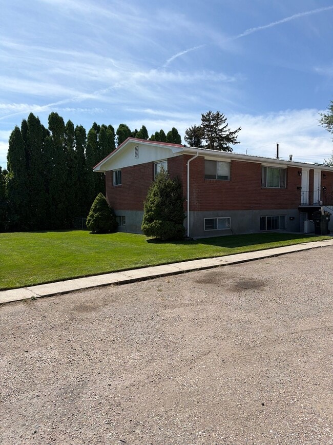 Building Photo - 625 Poole Ave