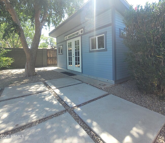 Building Photo - 7335 N 11th Pl