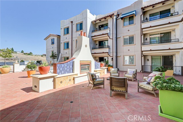 Building Photo - 627 Deep Valley Dr