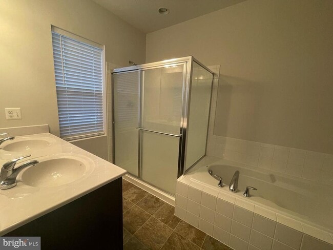 Building Photo - 301 Starry Way Dr