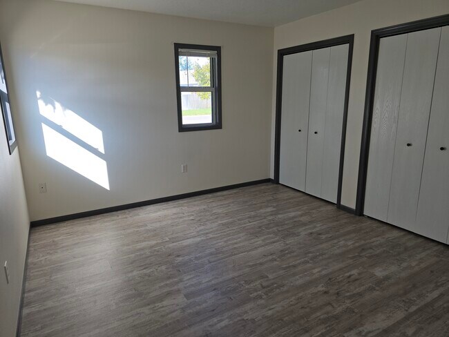 Building Photo - 2802 Maralane Ave