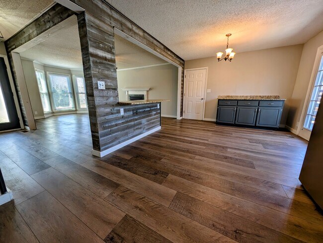 Building Photo - 124 Green Vale Dr