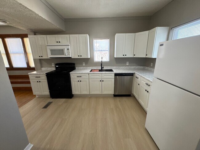 Building Photo - 4156 Cuming St