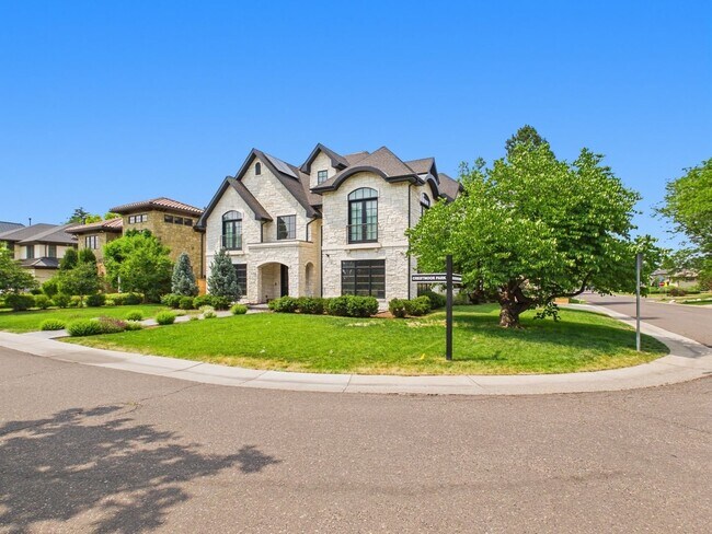 Building Photo - 155 Southmoor Dr