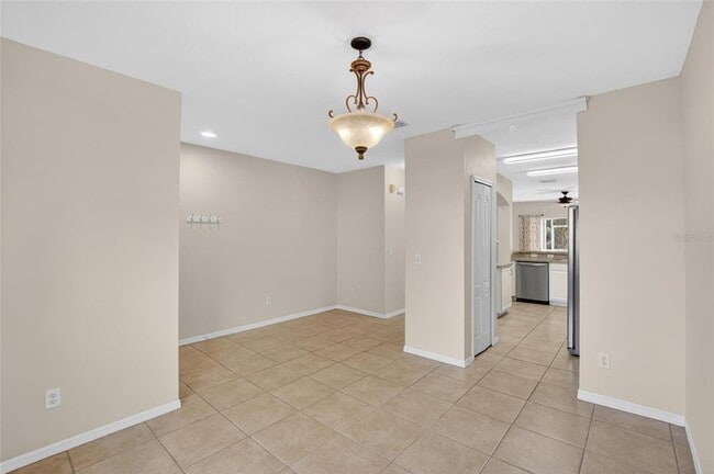 Building Photo - 15843 Fishhawk View Dr