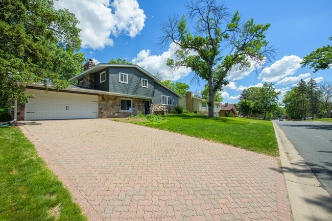 Building Photo - Rare 3 bed 3 bath home in new hope!!!