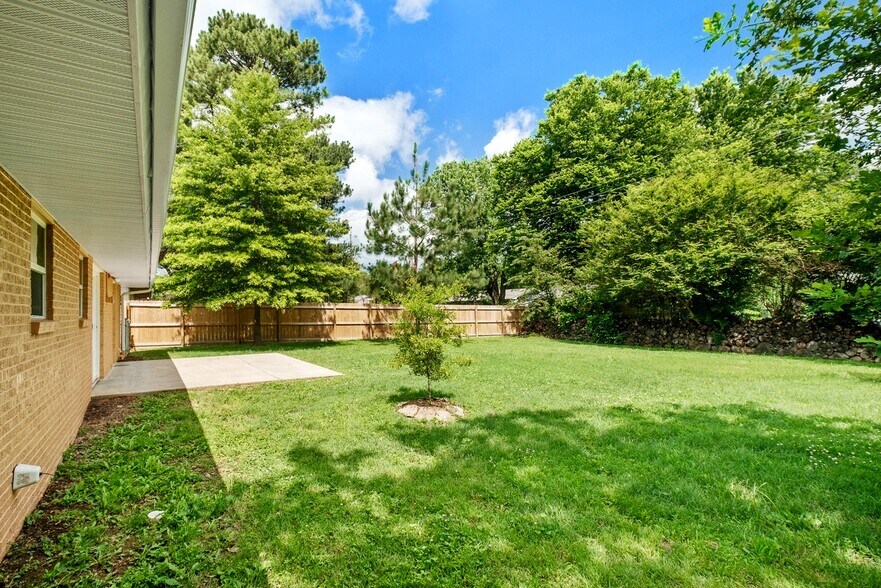 Building Photo - 850 W Kelley St