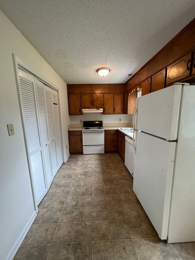 Building Photo - Two Bedroom Duplex (WINGATE)