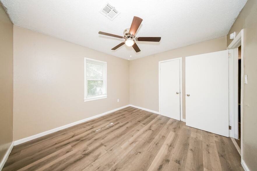 Building Photo - 2329 SW Tulane Ave