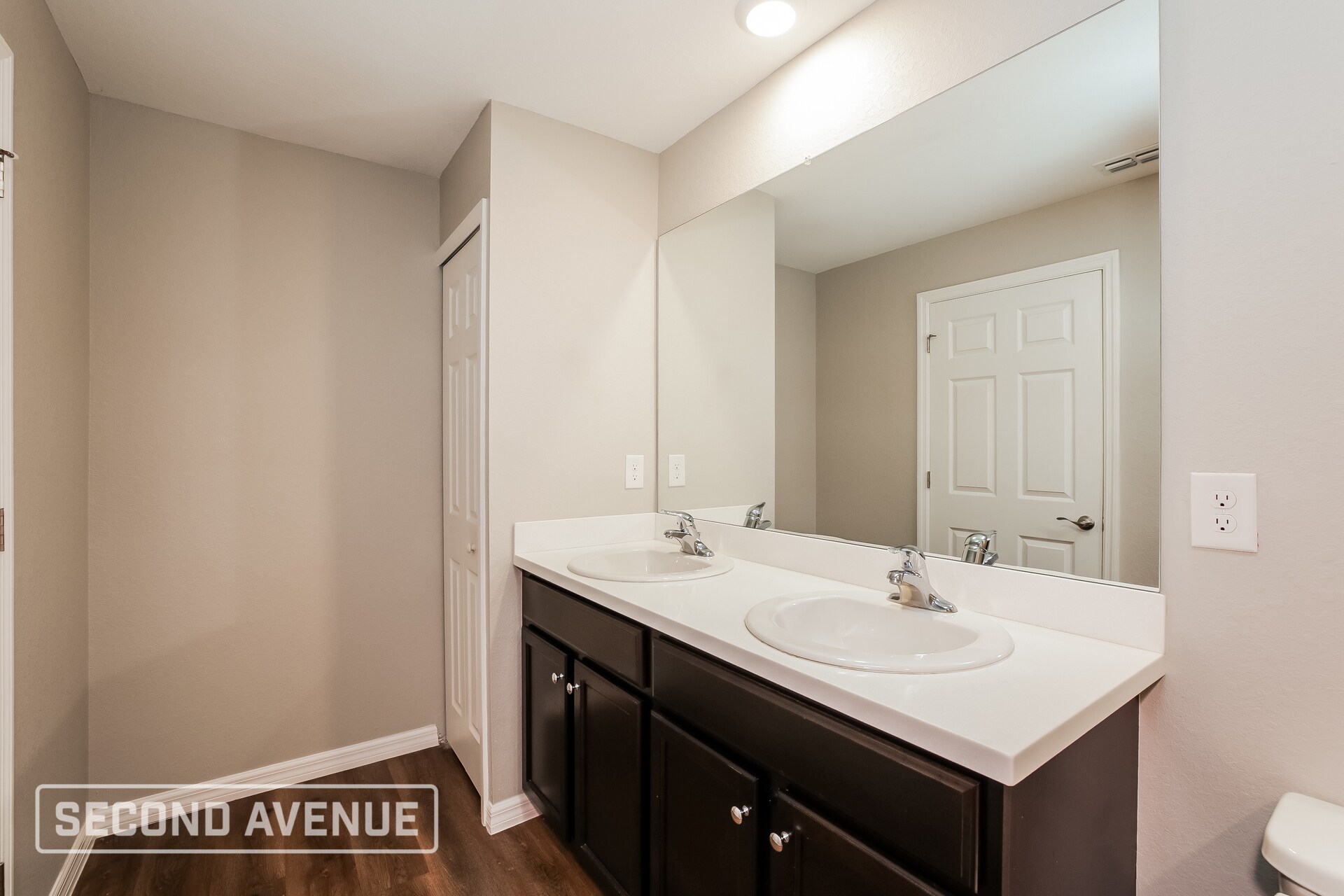 Building Photo - 230 Malden Ave S