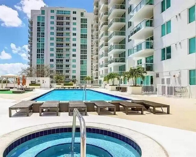 Building Photo - 1861 NW S River Dr