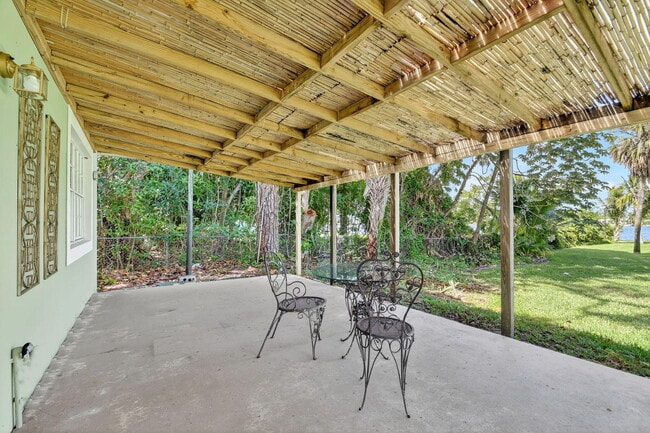 Building Photo - 6225 Pine Dr