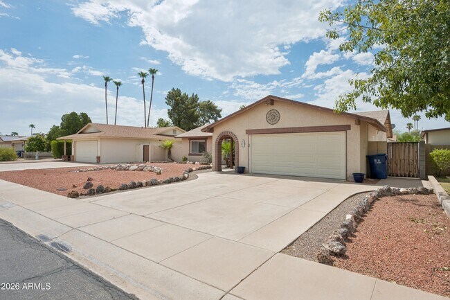 Building Photo - 2319 E Loma Vista Dr