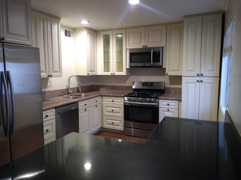 Kitchen - 7785 Via Cassano