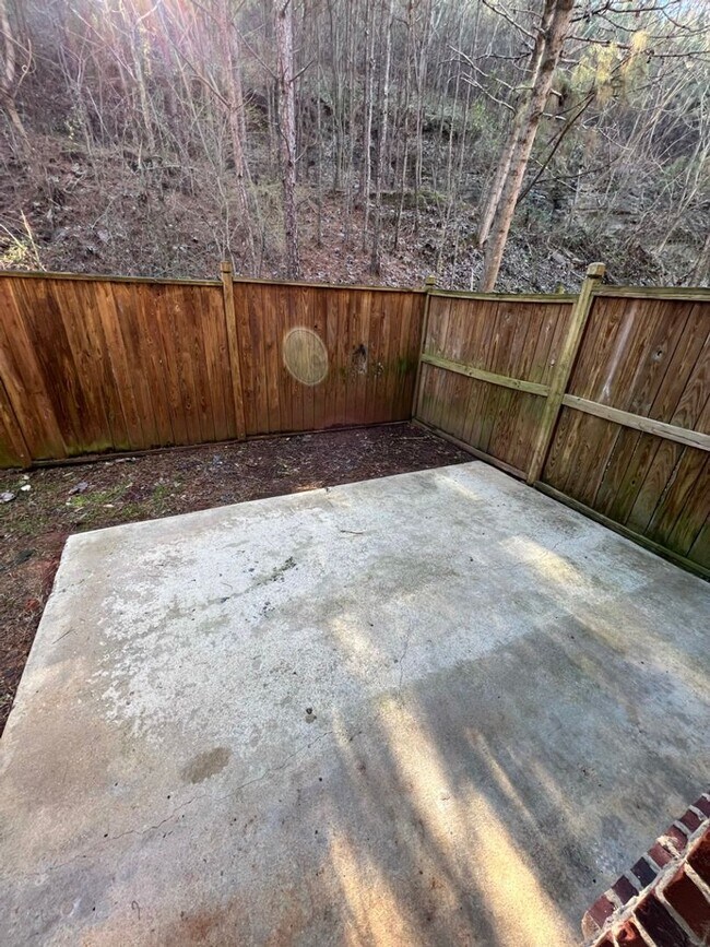 Building Photo - MOVE IN SPECIAL!!! - Townhome For Rent In Hoover!!! Available now! - Sign a lease by 5/31/2026 an...