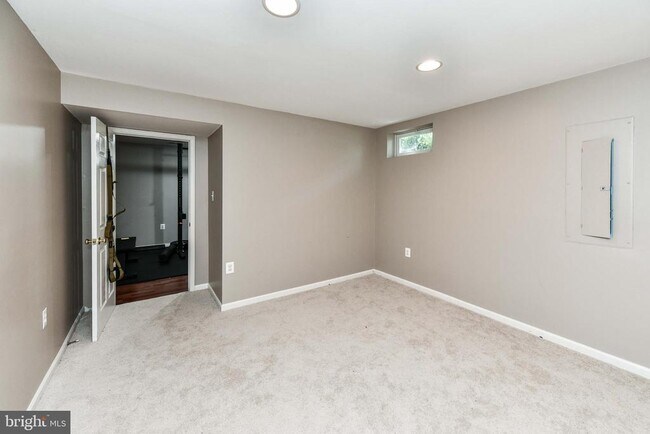Building Photo - 641 Meade Dr SW