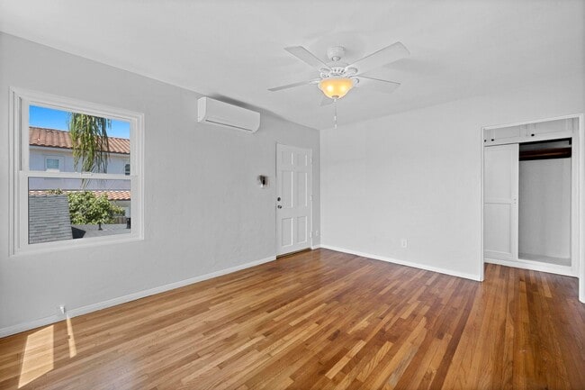 Building Photo - 2724 Treat St