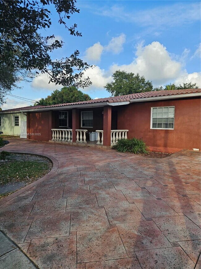 Primary Photo - 651 SW 66th Ave