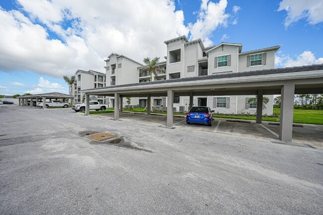 Building Photo - "Spacious 3-Bed with 2 Baths Condo in Prime Venice Location"