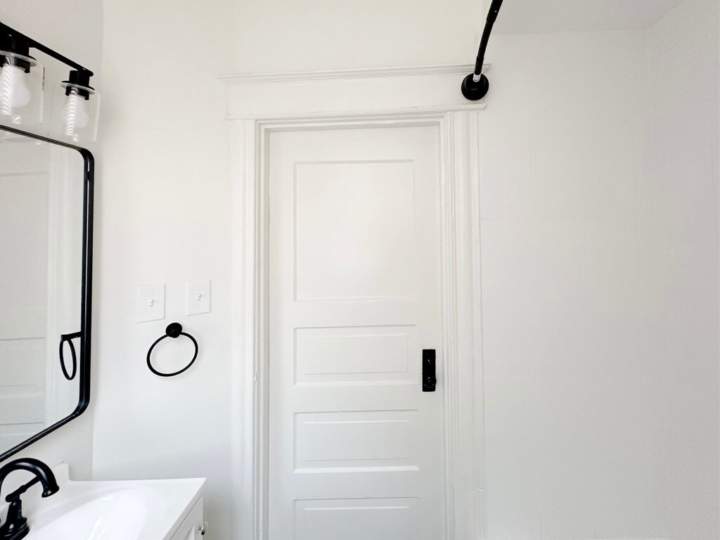 Building Photo - 4167 Botanical Ave