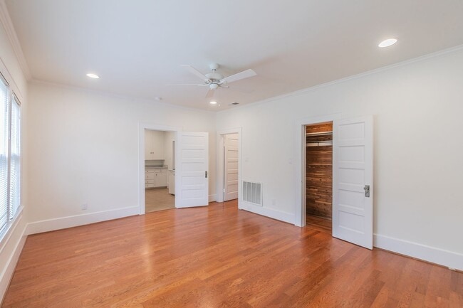 Building Photo - PRETTY HOME NORTH OF THE BRICKS in the CUL...