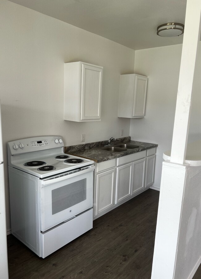 Primary Photo - 522 W Alice Ave