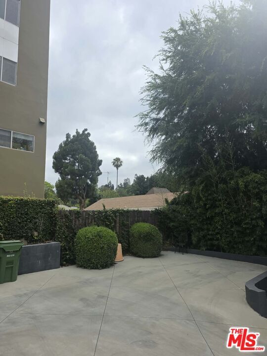 Building Photo - 2500 Hyperion Ave