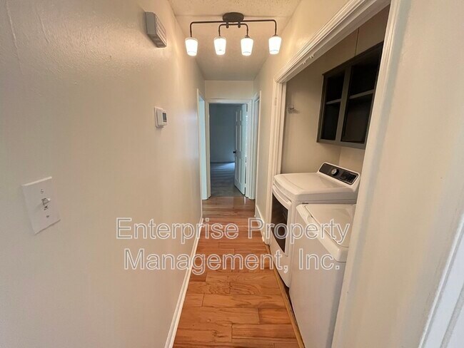 Building Photo - 9161 Gainsborough Dr